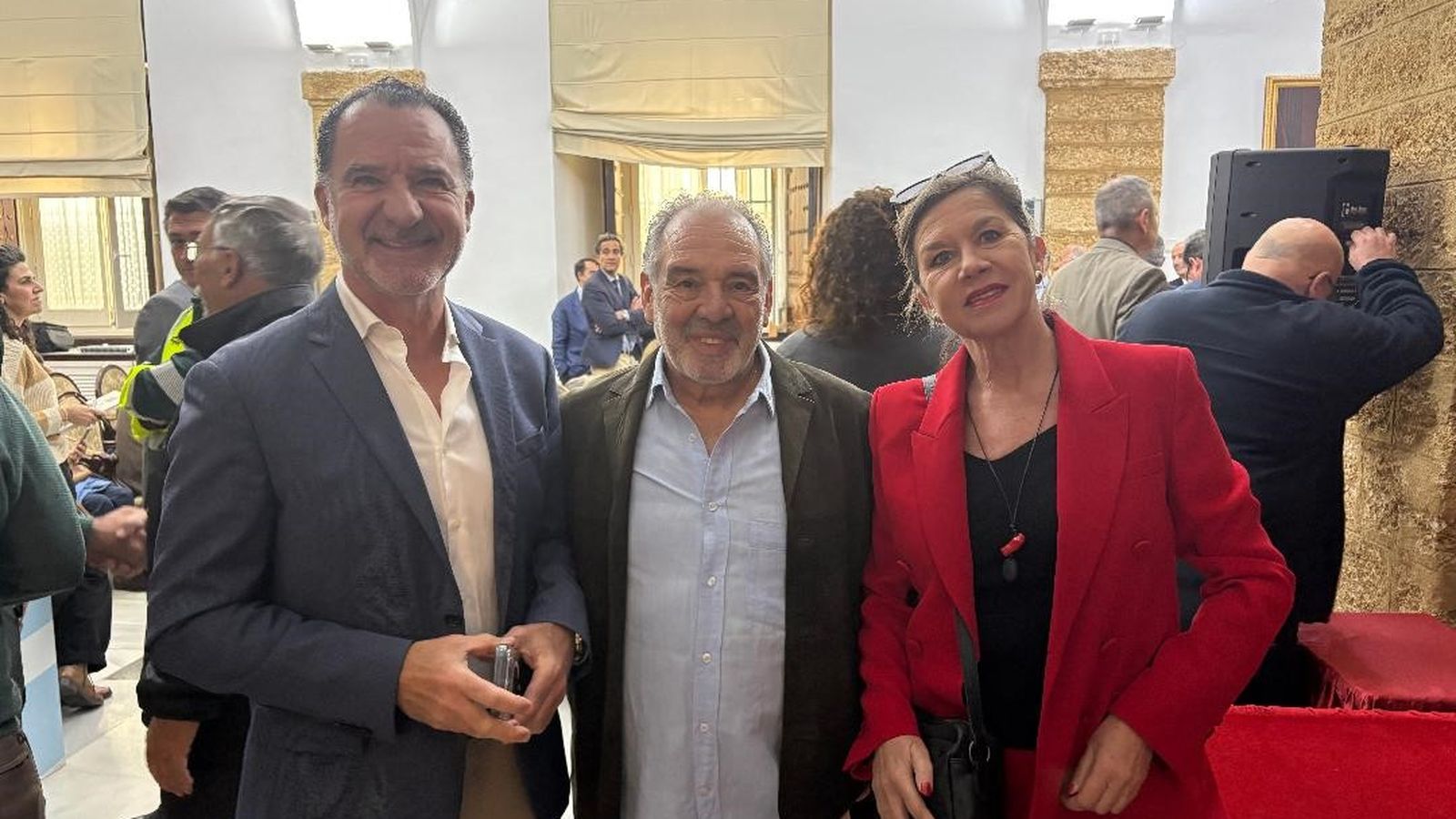 Alejandro Medina, Francisco Magallón y  la escritora Mila Fernández de la  Puente.