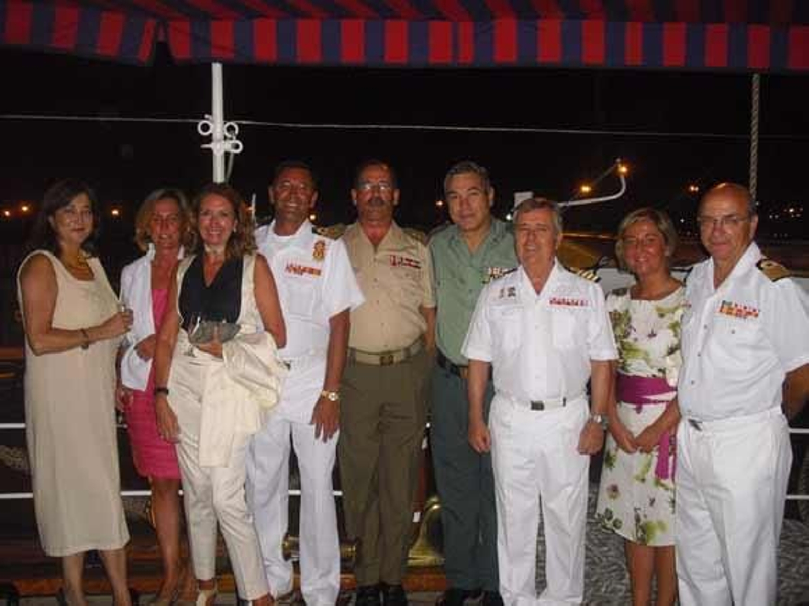 El capitán jefe del ‘Juan Sebastián de Elcano’, Manuel de la Puente; el coronel José Manuel Sánchez Gey; el coronel de la Guardia Civil, Antonio Tocón; Jesús Bernal y Caravaca de Coca, entre otros.

Foto: Gema Amil