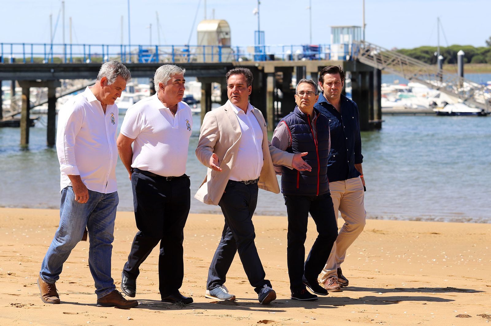 Santos se reunió con representantes de la pesca deportiva.