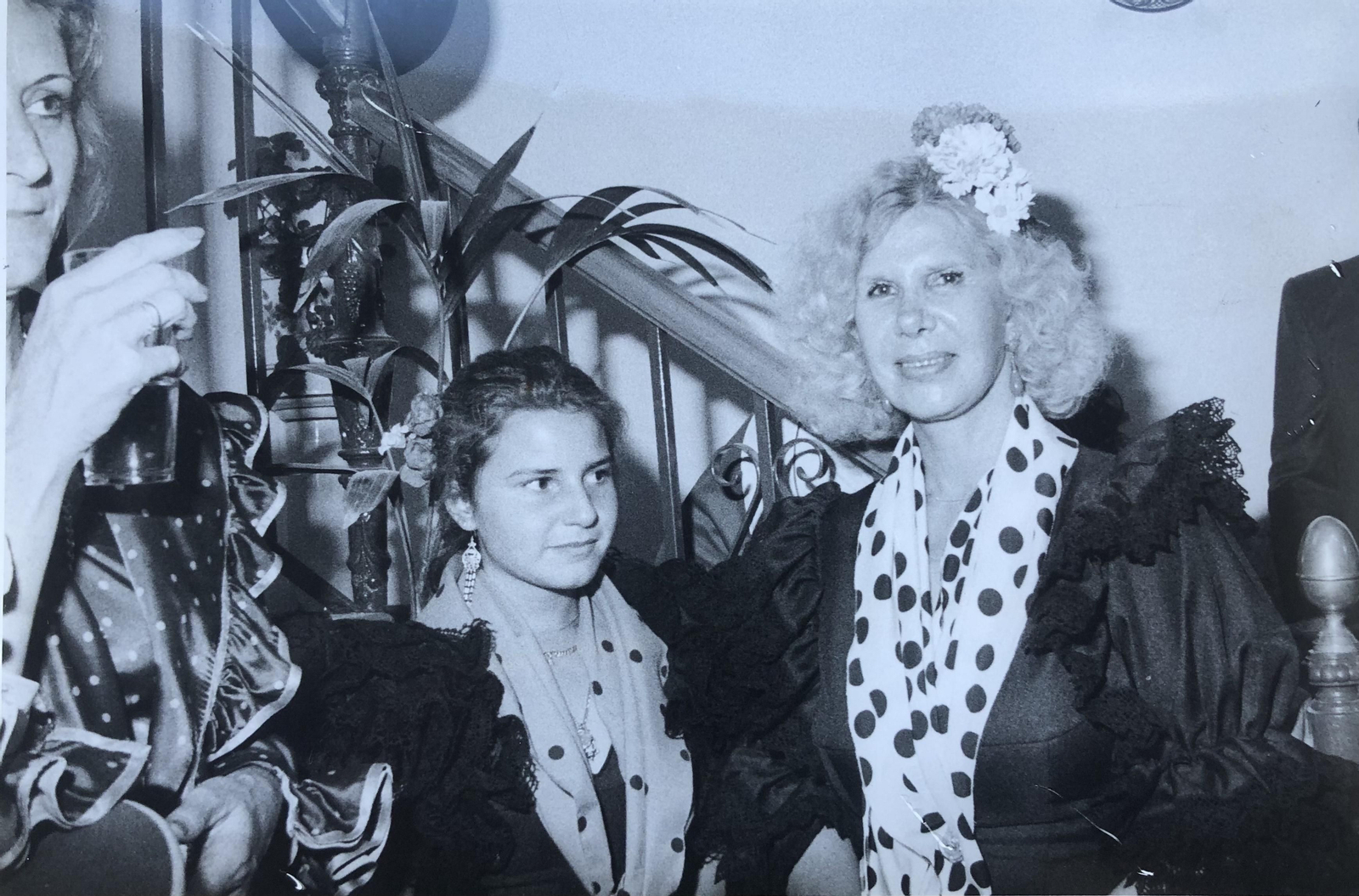 La duquesa de Alba con su hija, Cayetana Martínez de Irujo, en 1986.