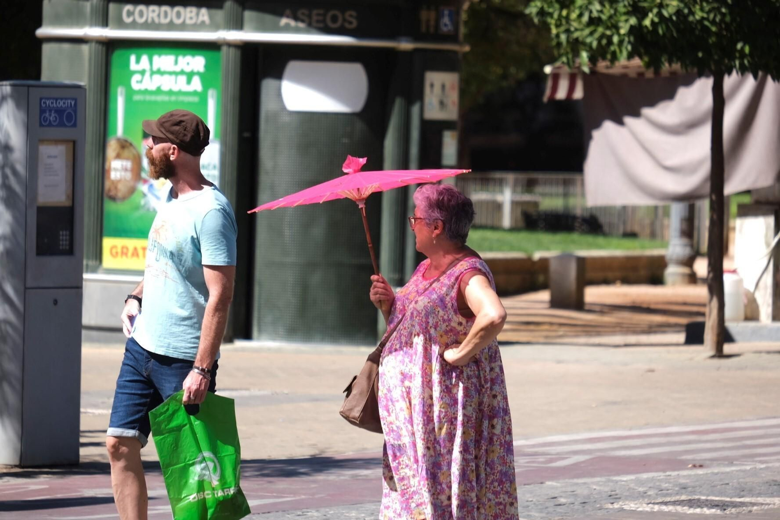 Una tarde de alerta roja por calor extremo en Córdoba, en imágenes