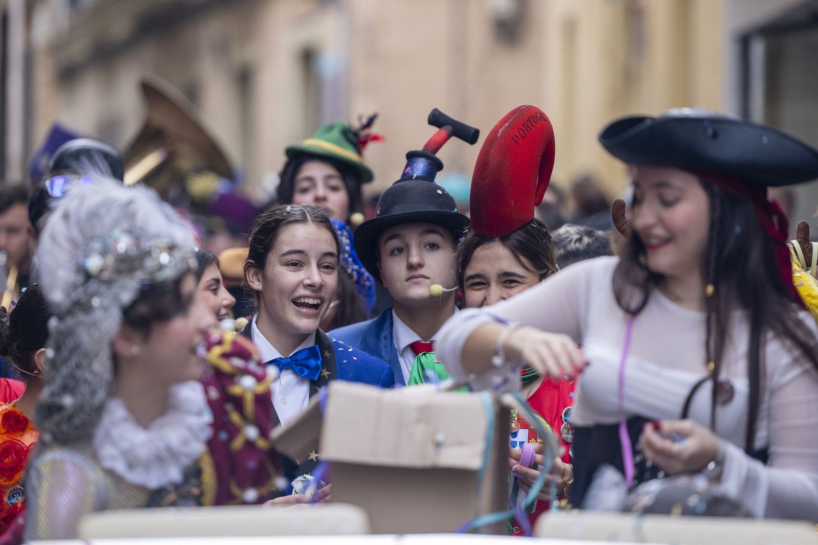 El Carnaval en la calle calienta motores: pregón infantil y concierto en San Antonio