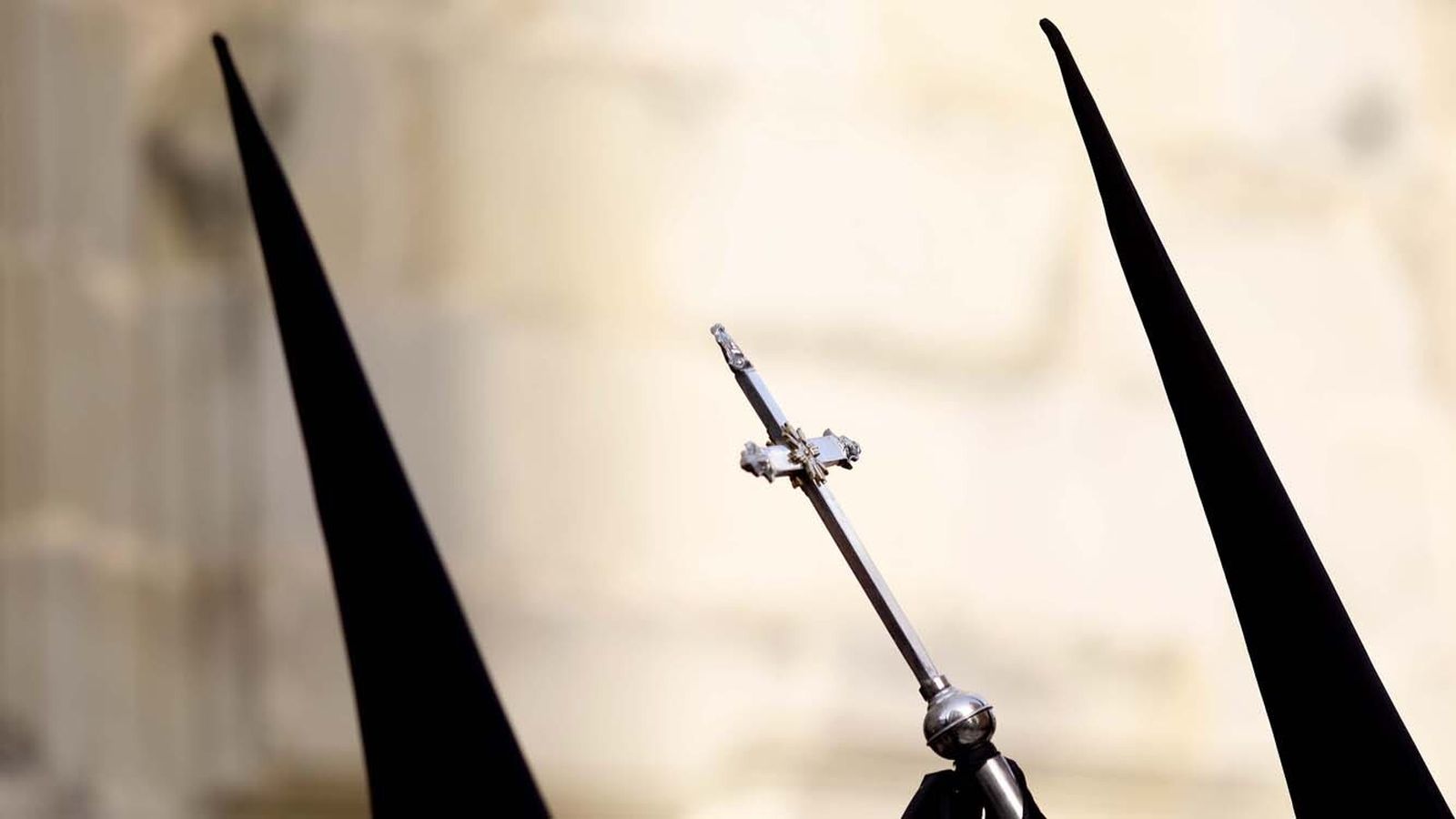 Las imágenes del Viernes Santo en Tarifa: El Santo Entierro