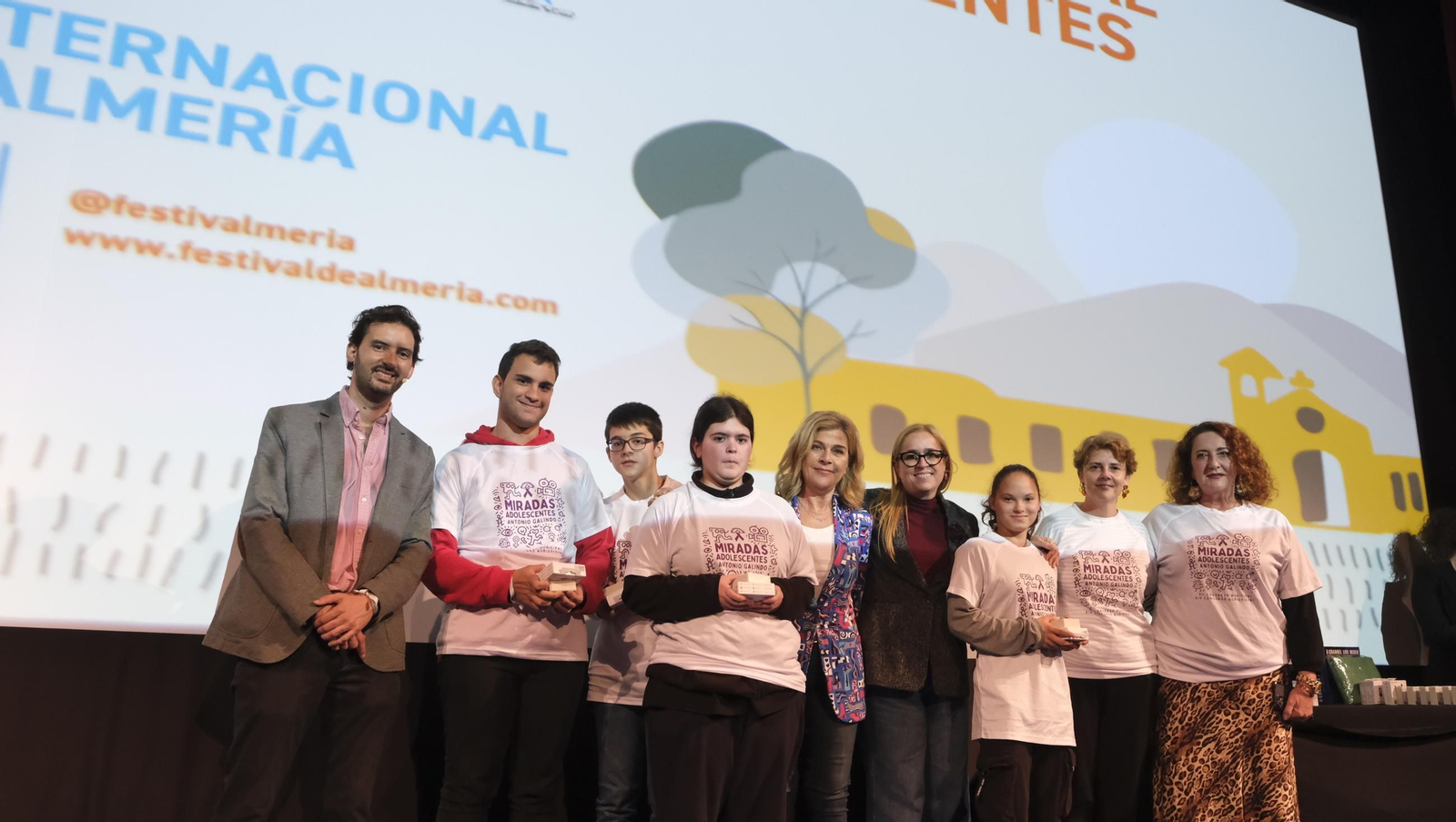 Imágenes de la gala 'Miradas Adolescentes' de FICAL 2025