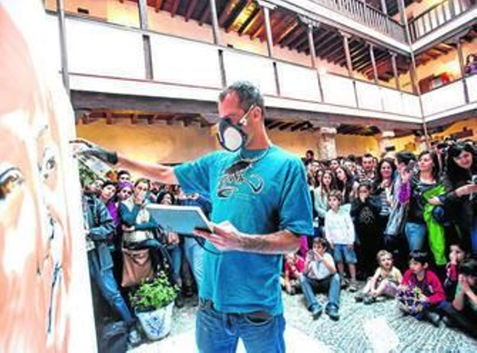 El Ayuntamiento se ha apoyado en el Niño de las Pinturas para desarrollar un plan que fomente el grafiti artístico.