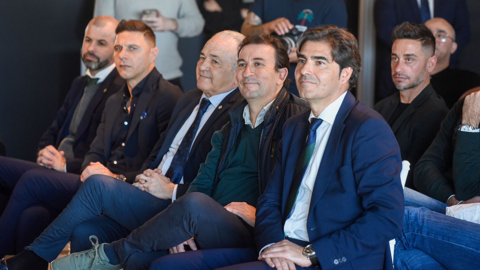 Ángel Haro, en la presentación de Bakambu.