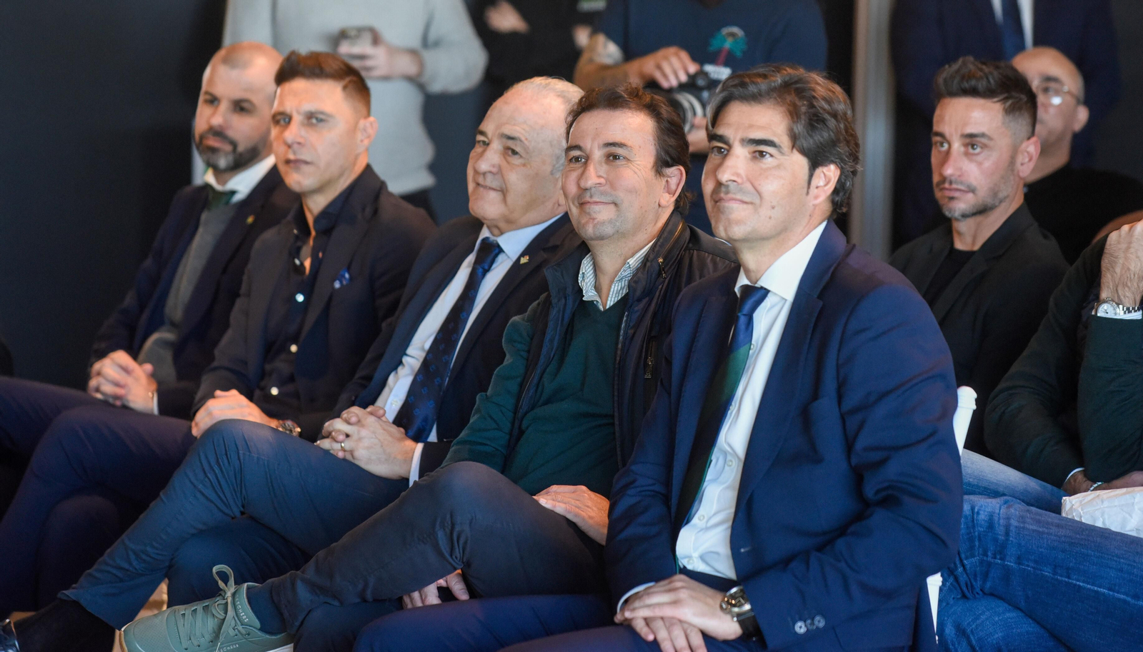 Ángel Haro, en la presentación de Bakambu.