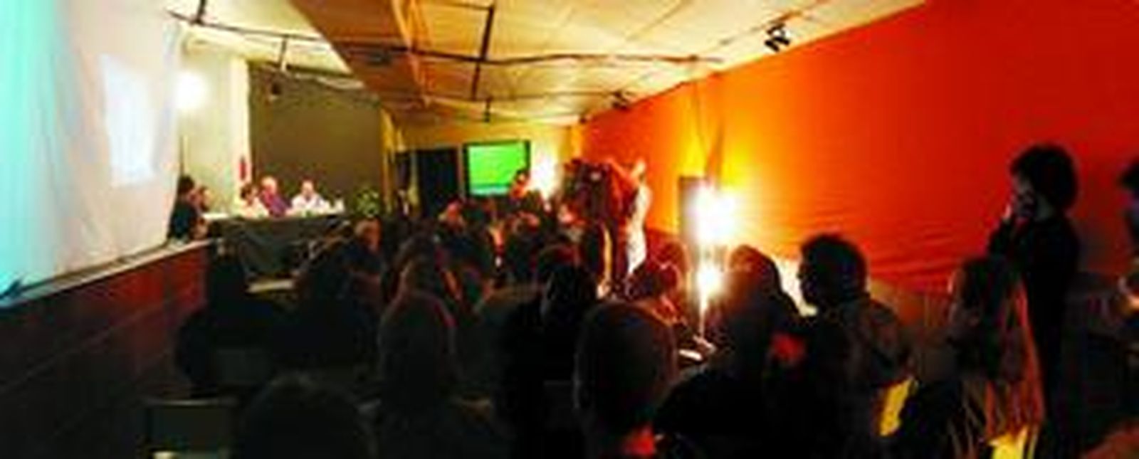 Imagen de la mesa redonda celebrada el pasado sábado en La Casa Invisible.