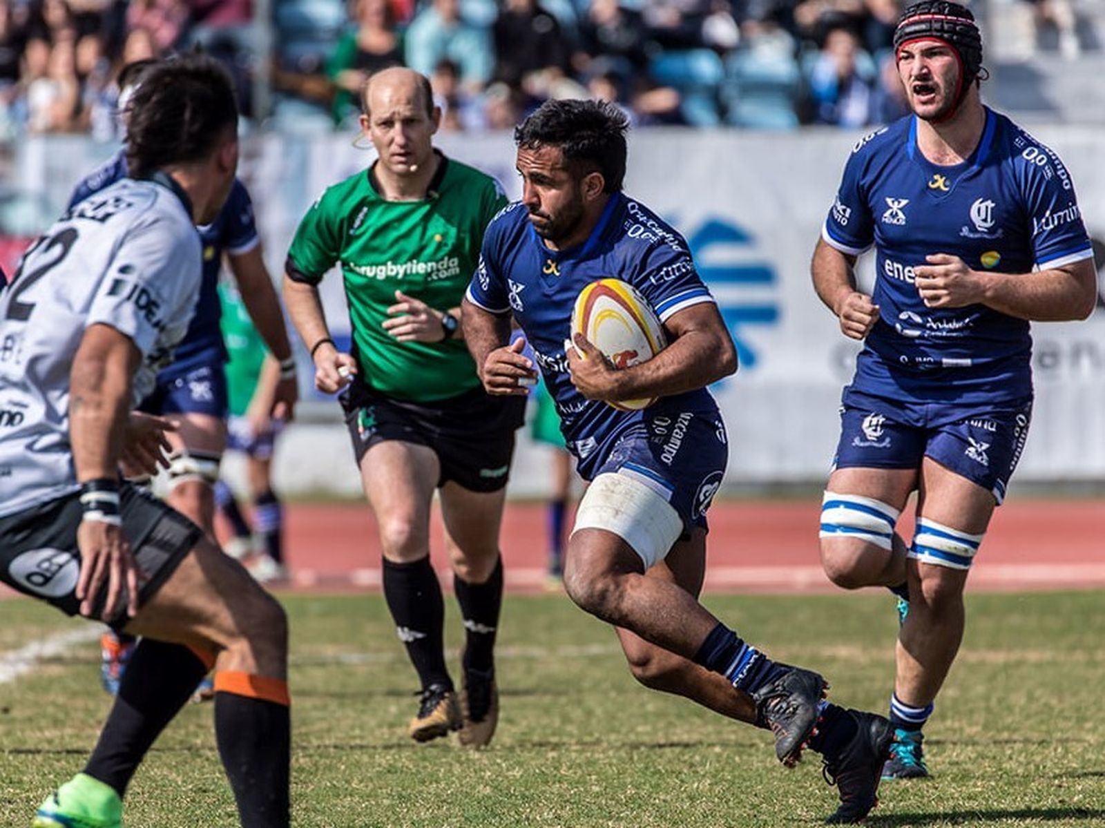 Facundo Rutolo avanza con el oval en un partido de la pasada temporada.
