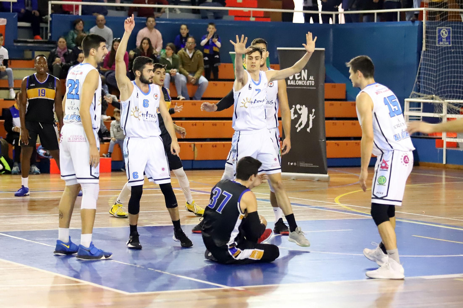 Las mejores fotos del partido de baloncesto Huelva - ULB