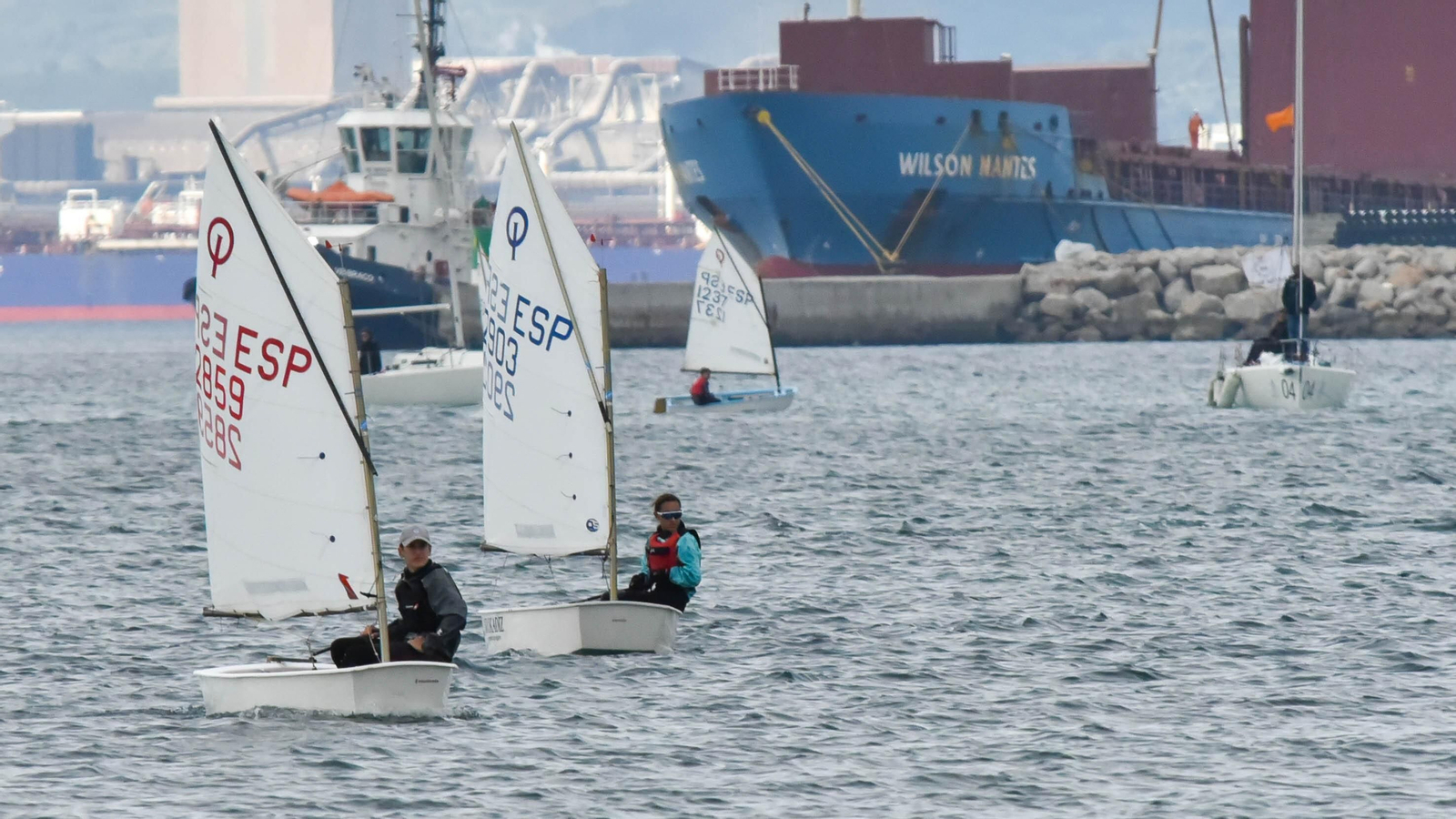 Las fotos de la primera jornada de la Copa de Andalucía de Óptimist en La Línea