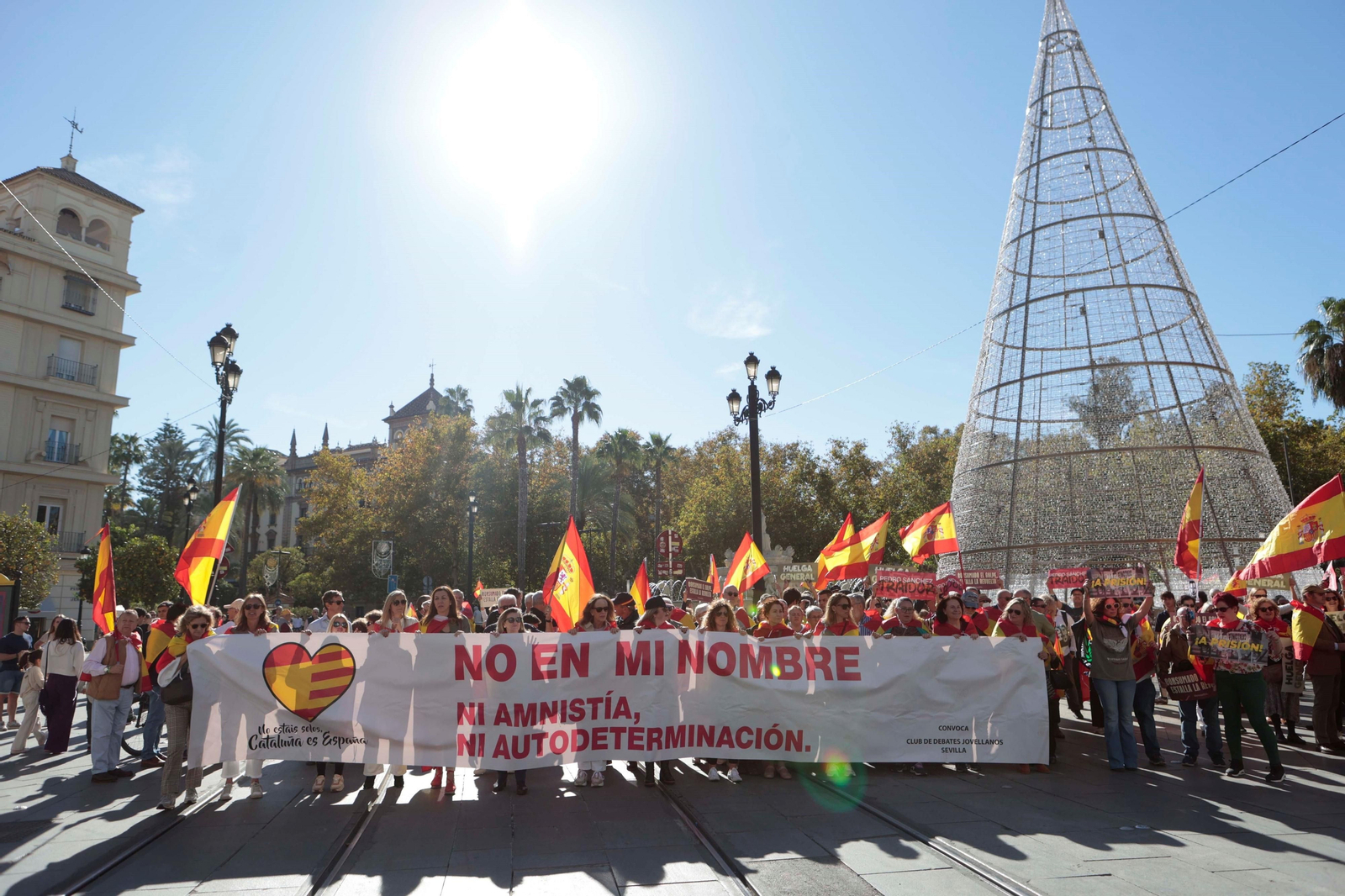 Las fotos de la manifestación en Sevilla contra Pedro Sánchez y la amnistía de este sábado 18 de noviembre