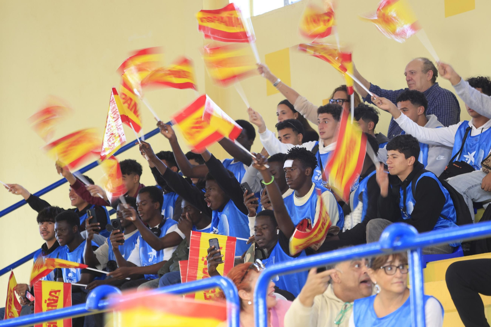 Fotos del partido y ambiente en el España-Francia del Torneo Internacional de Baloncesto Femenino en La Línea