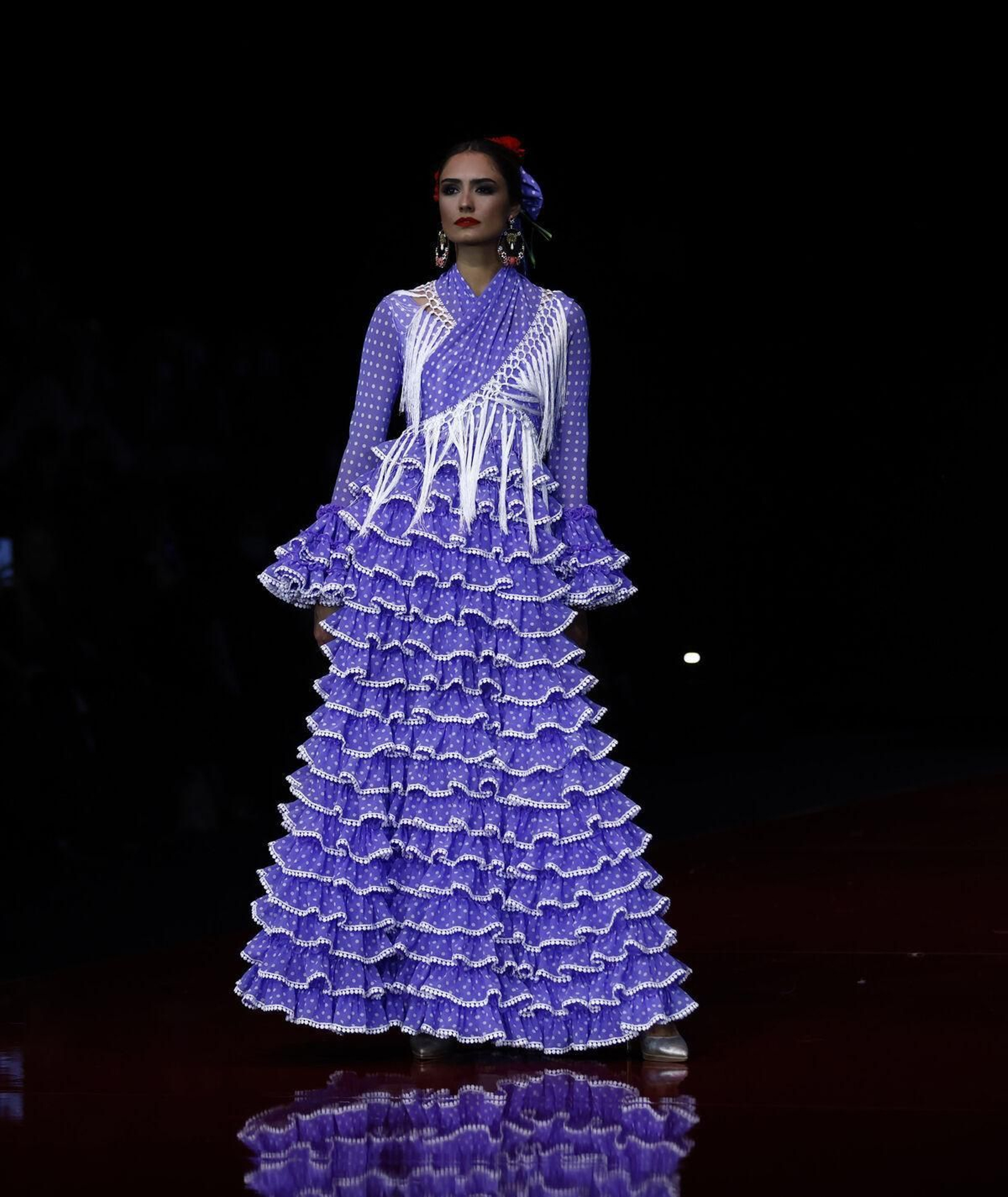 Mantoncillo cruzado en un diseño de Pilar Vera.