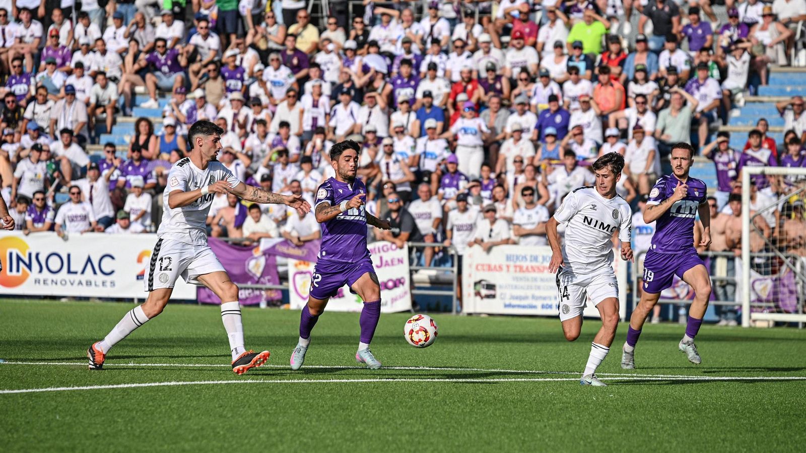 Óscar Lozano, en una de sus ocasiones de la primera mitad. Óscar Lozano, en una de sus ocasiones de la primera mitad.