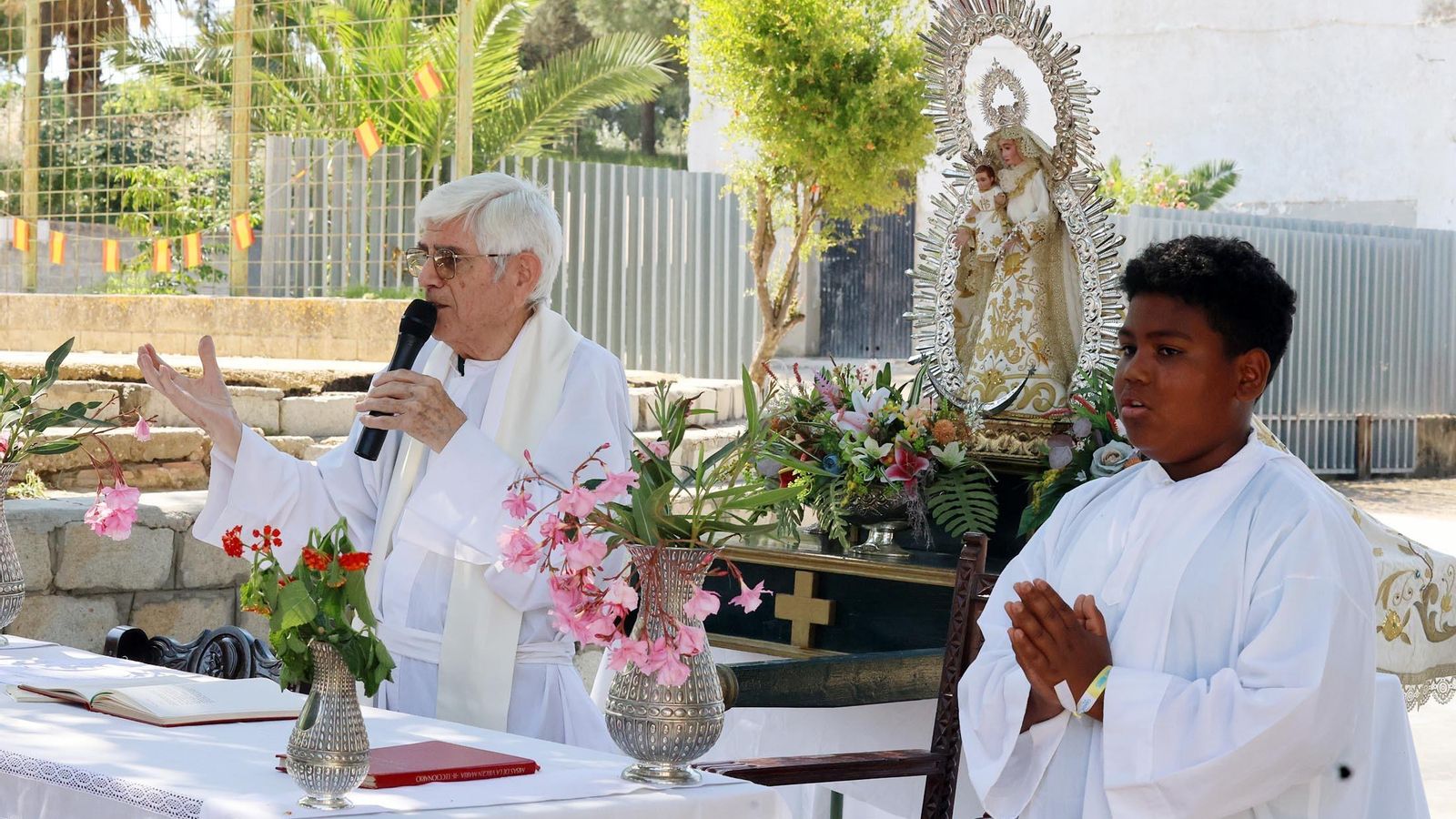 Celebración de la misa en la Ciudad de los Niños. Celebración de la misa en la Ciudad de los Niños.