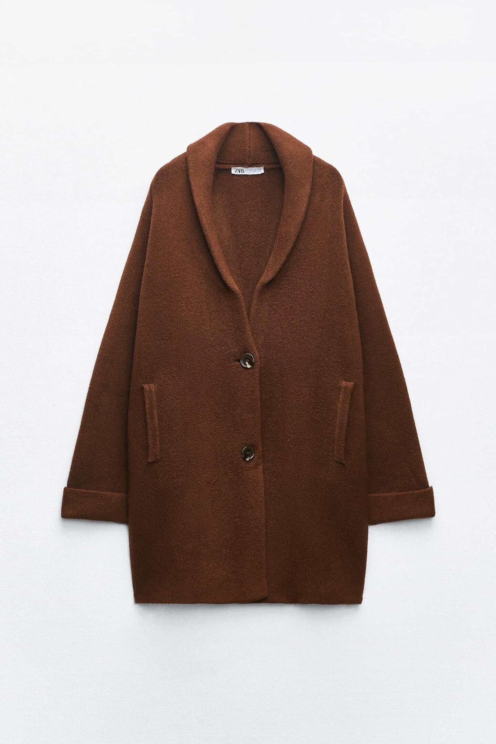 Abrigo de punto de Zara.