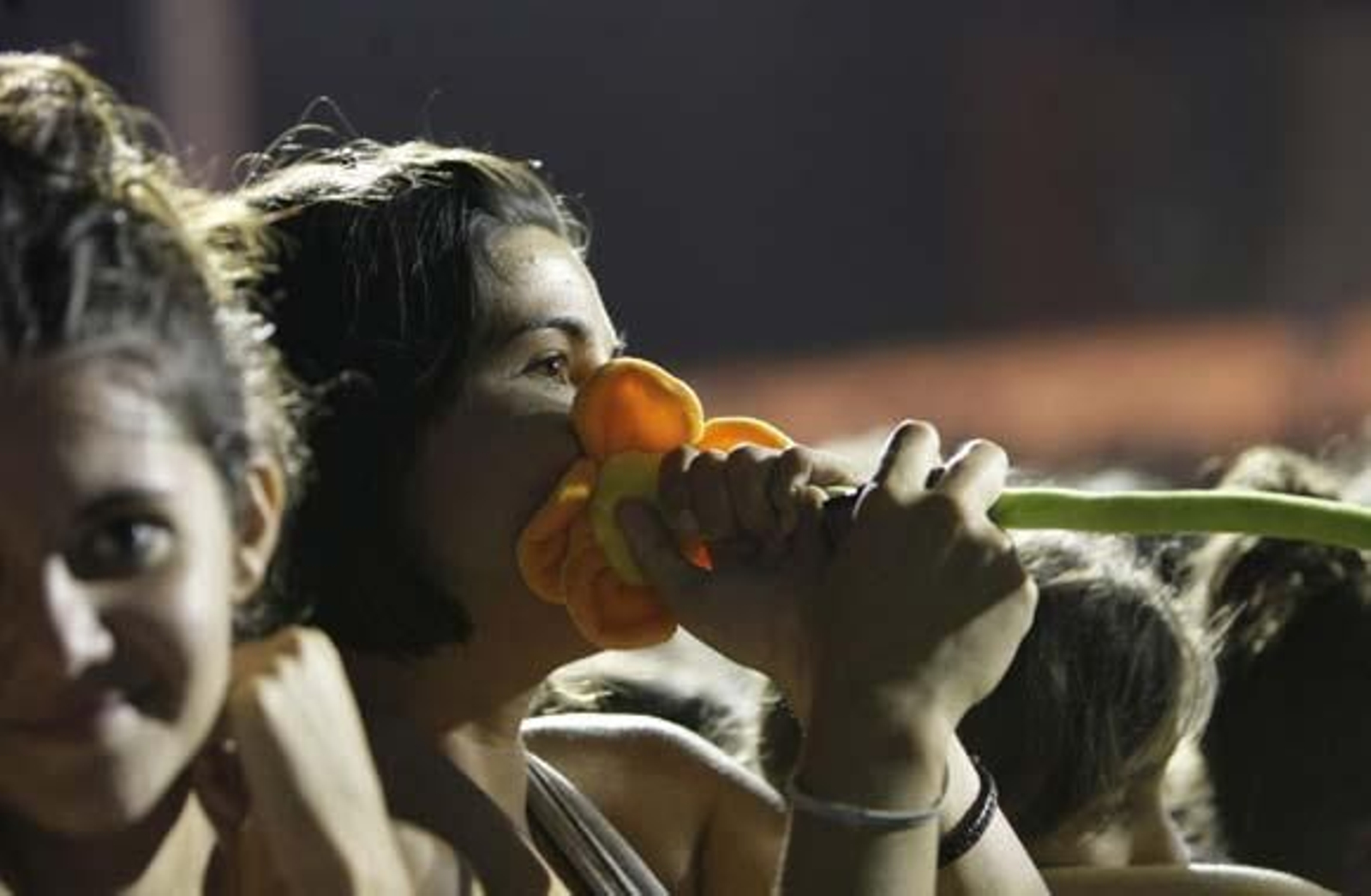 El cantante deleita a sus fans en la playa Victoria

Foto: Julio Gonzalez