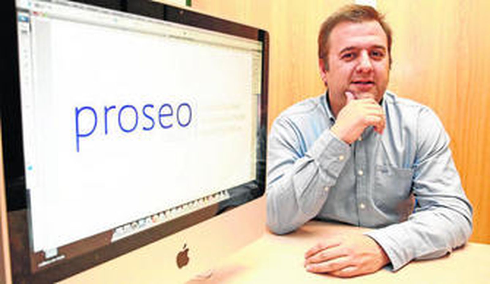 Sergio Pomares, de Proseo, arriba. Abajo, César Tomé y sus socios, en su nave de Palmones.