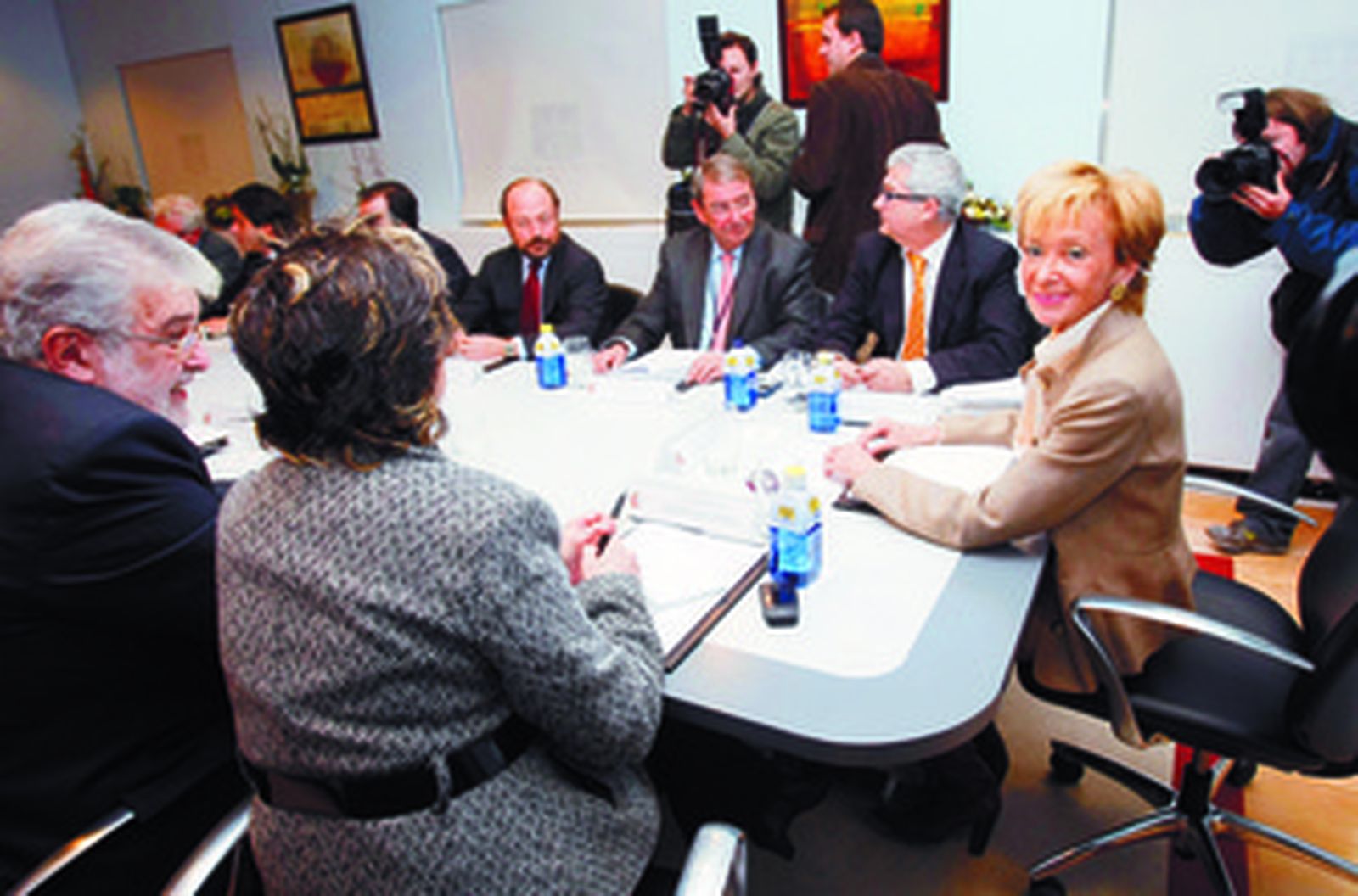 La vicepresidenta del Gobierno durante la reunión que mantuvo ayer con miembros de Uteca.