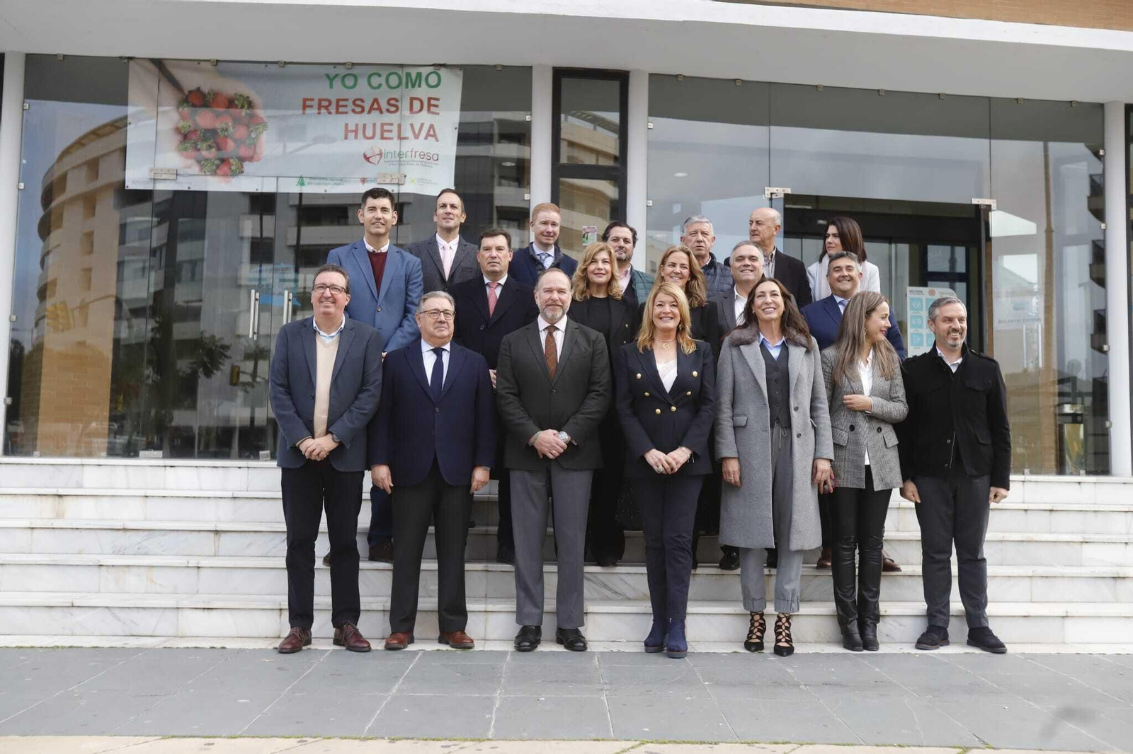 Foto de familia de los representantes institucionales reunidos en la FOE.