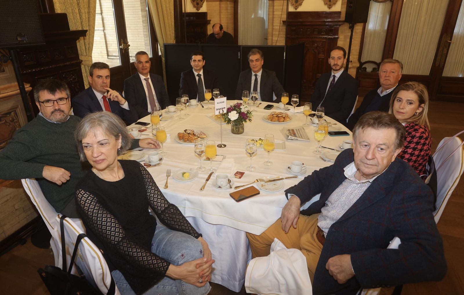 Emilia Tinoco, Juan Reales, Antonio Conejo, Raúl Zabala, Javier Villa, Alberto Llorente, Jesús Roca, Rafael Escacena,Socorro Moro, Fernando Candel