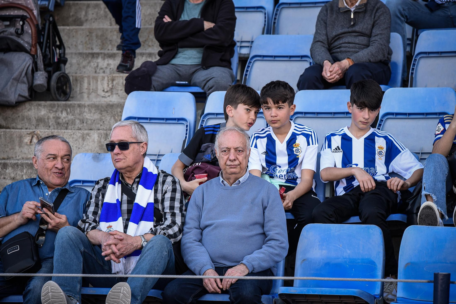 Imágenes de la afición en el Recreativo - Granada