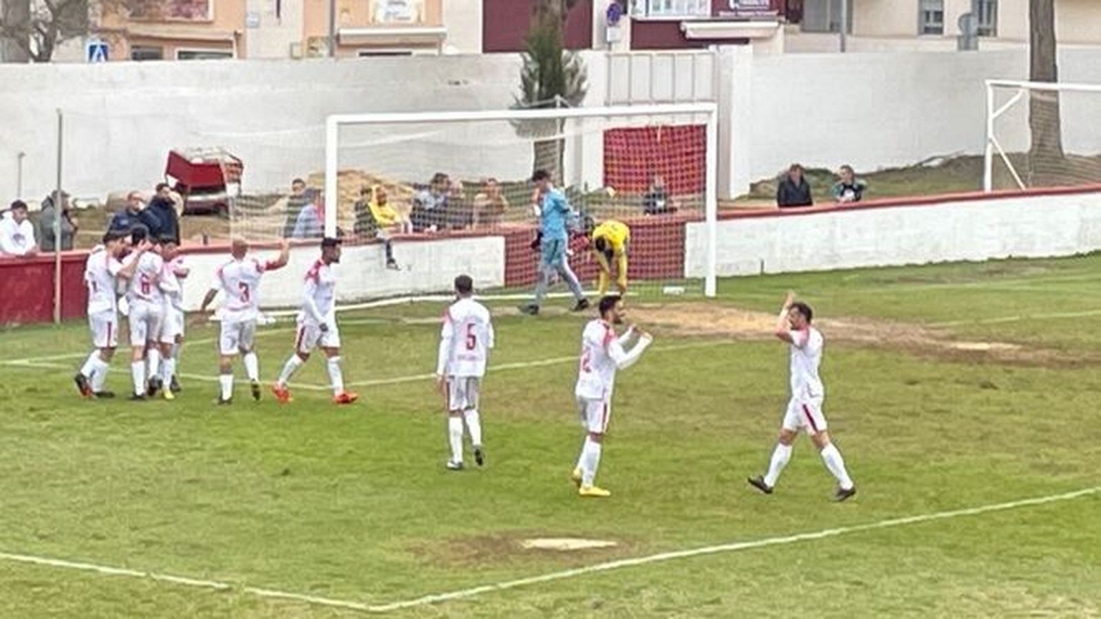 Los chiclaneros esperan acabar el día celebrando un triunfo.