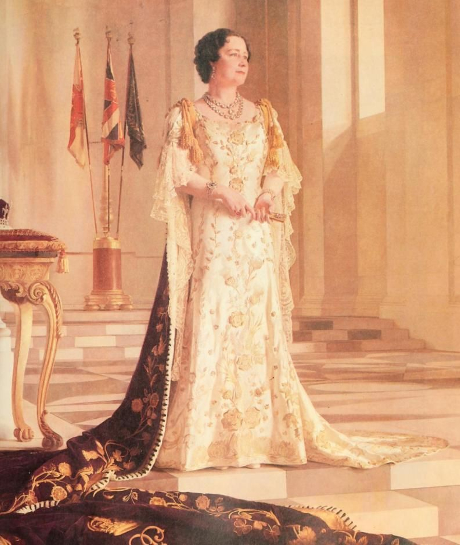 La Reina Madre, en la coronación de su esposo, el rey Jorge VI, con un vestido de Elizabeth Handley-Seymour.