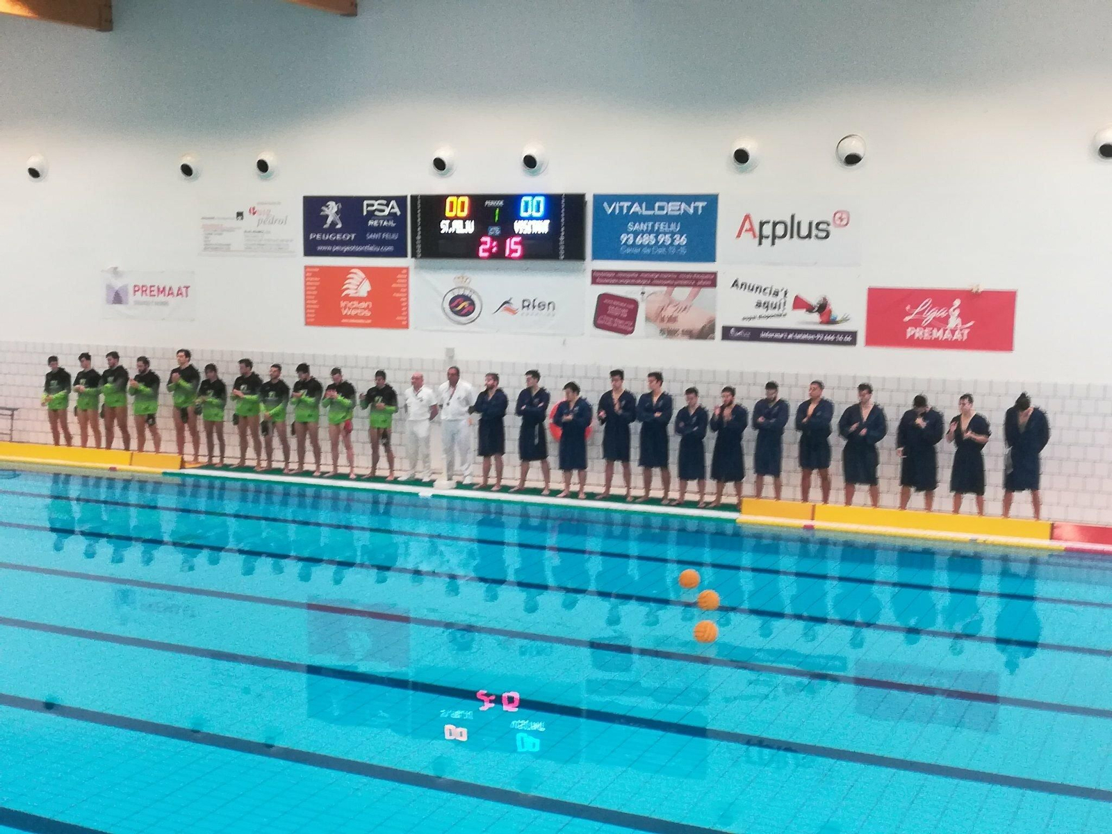 El Waterpolo Málaga y el Sant Feliú preparados para empezar en encuentro.