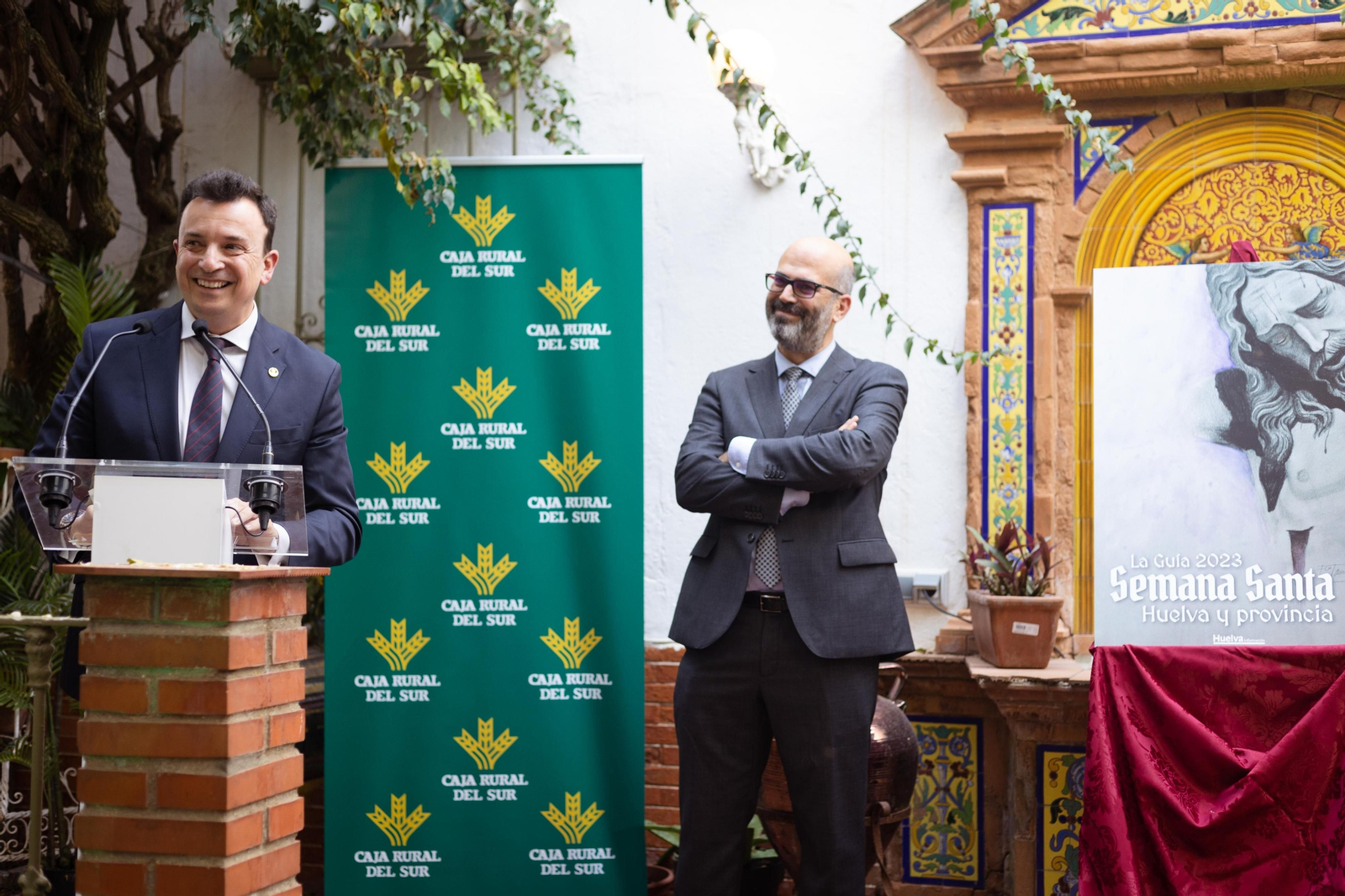 Imágenes de la presentación de la Guía de la Semana Santa de Huelva y su provincia 2023