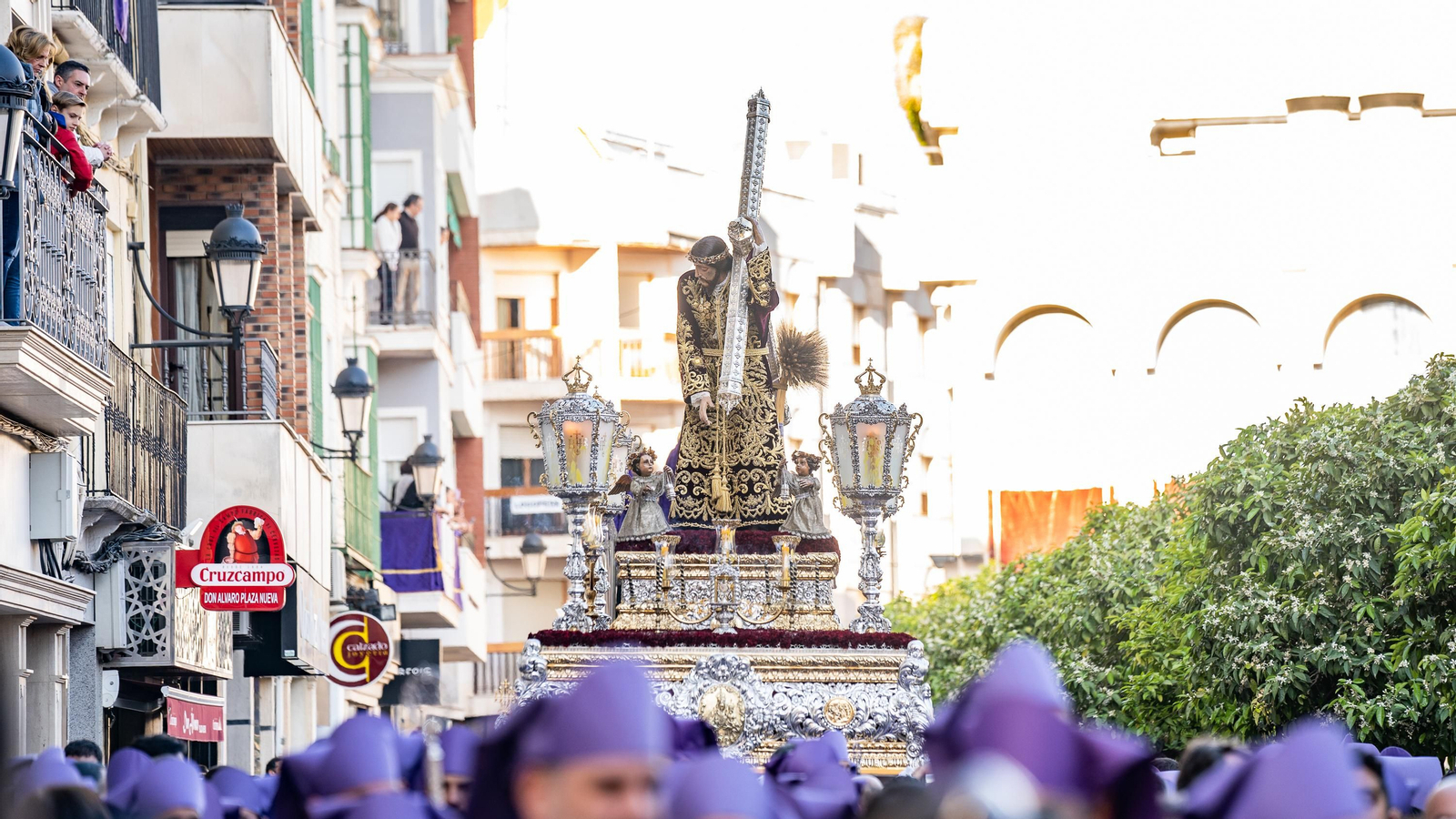 Viernes Santo en Lucena: devoción absoluta por el Nazareno