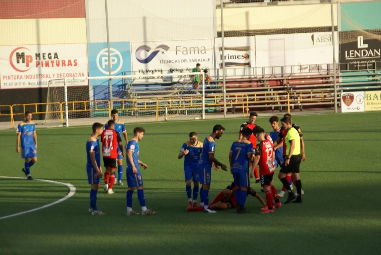 El Cartaya dejó pasar una gran ocasión de puntuar en un choque con dos expulsados.