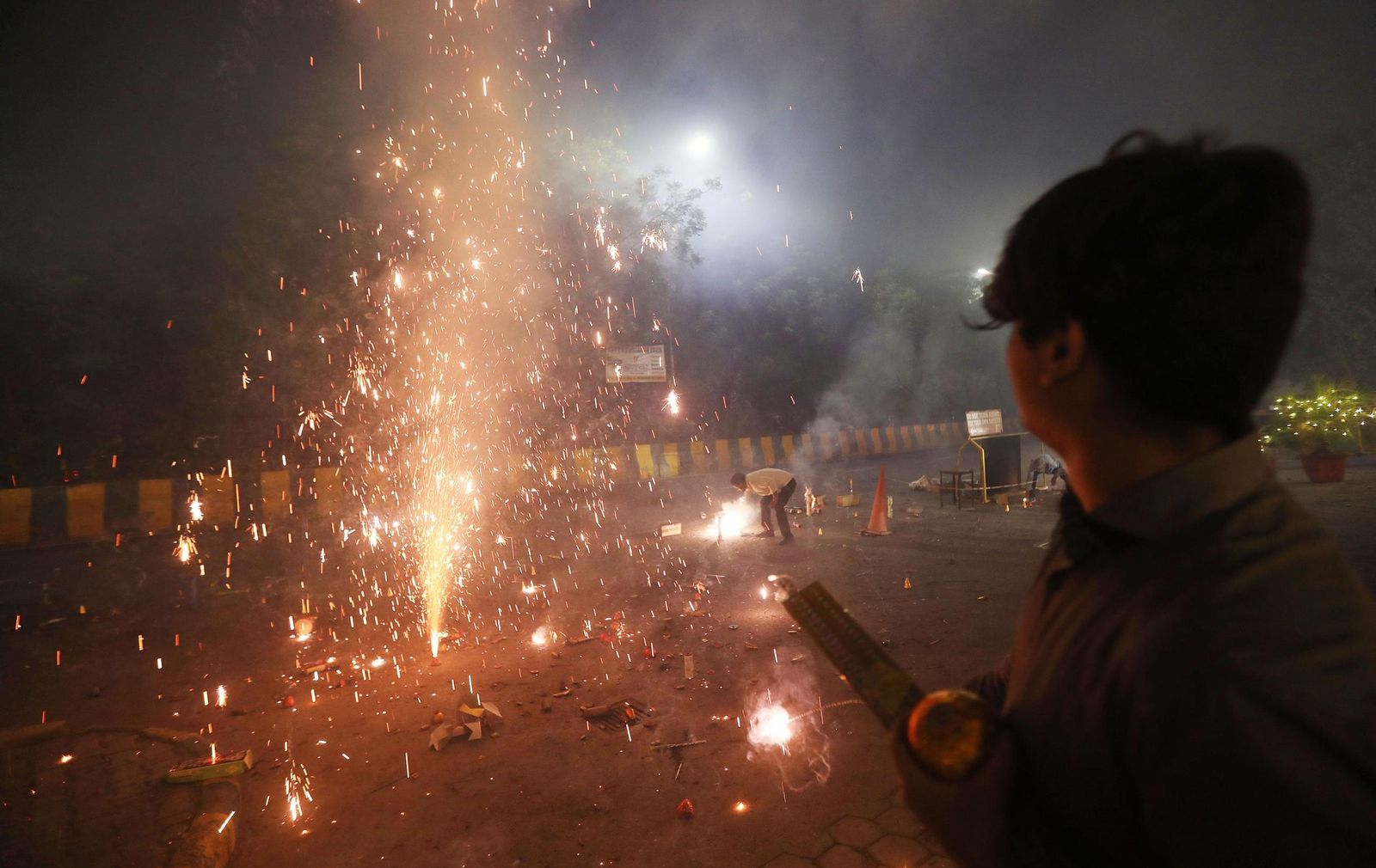 Las preciosas imágenes de la celebración del Diwali en India: un festival de luz y color