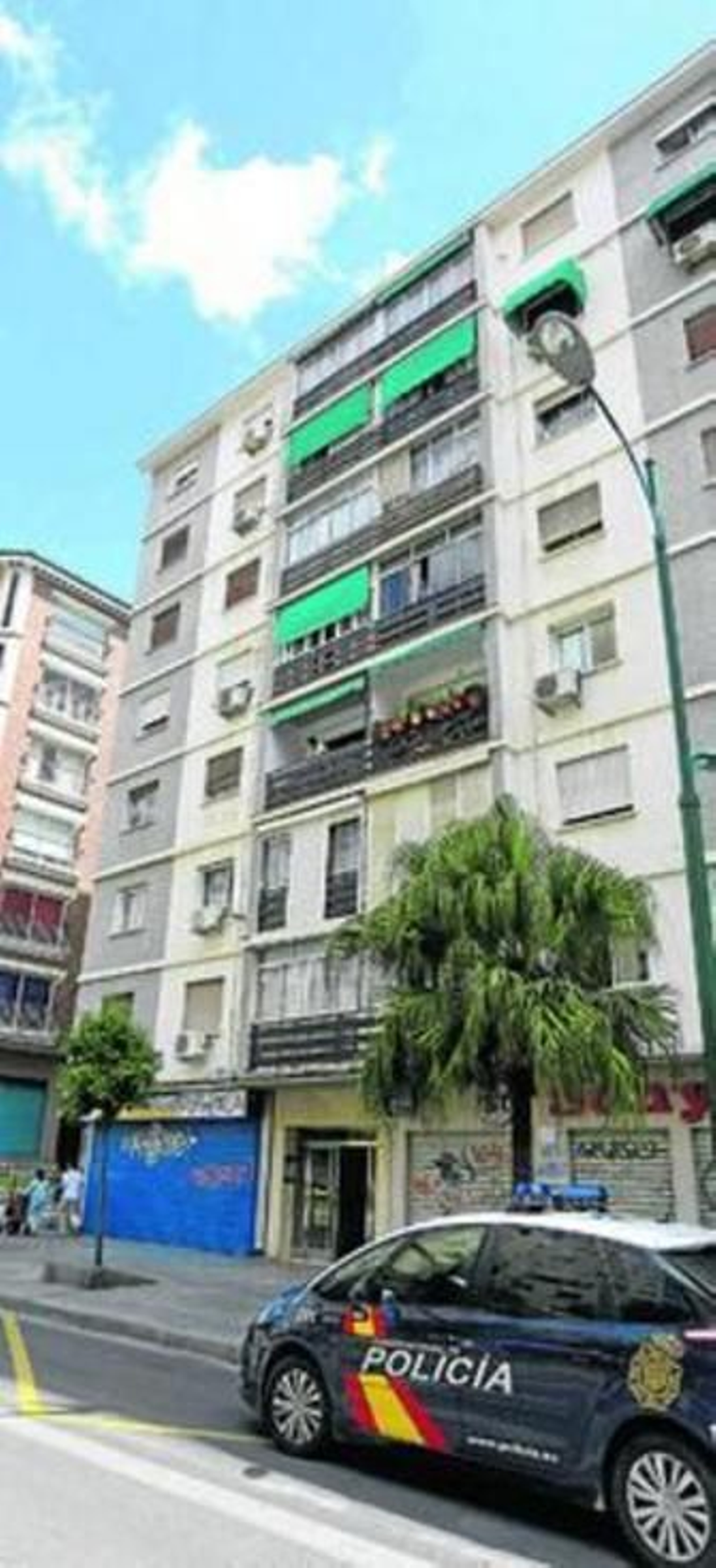 Un coche policial, en el lugar de los hechos.