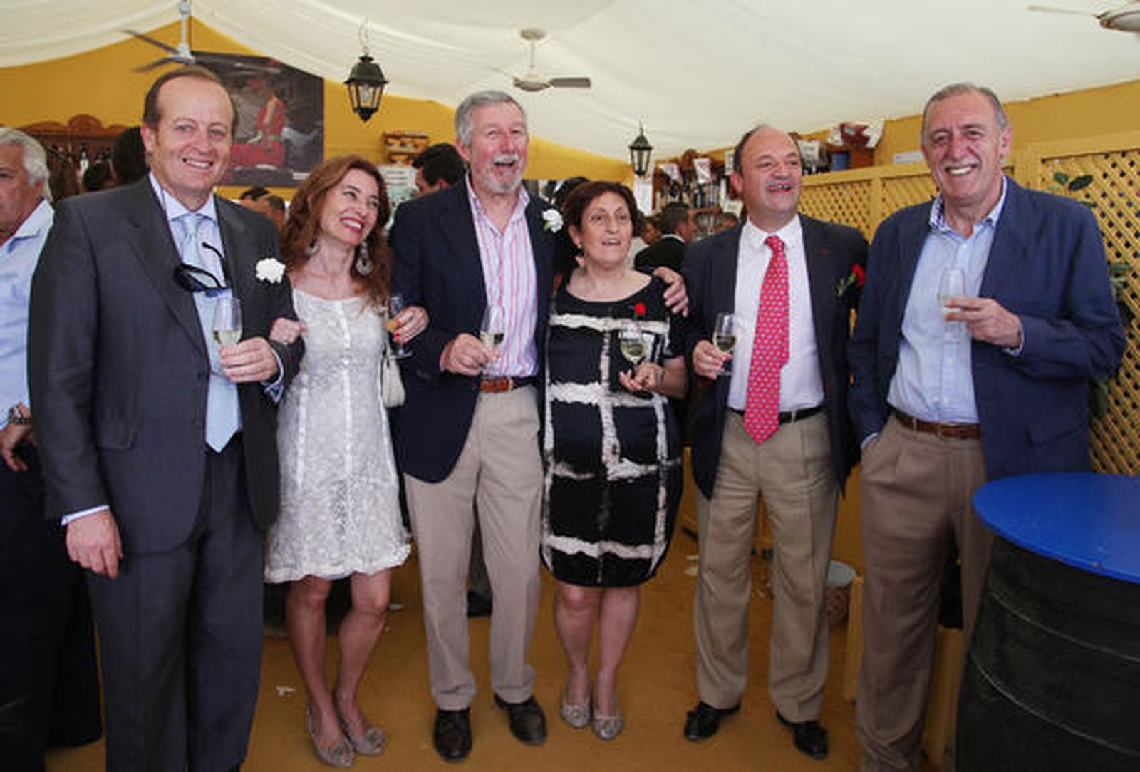 El decano del Colegio de Abogados, Marcos Camacho, junto a Inmaculada Delgado, Jesús Pellón, Carmen Juanes, Calixto Alonso y Miguel Burgada, decanos y abogados de Santander y Lérida.

Foto: Vanesa Lobo