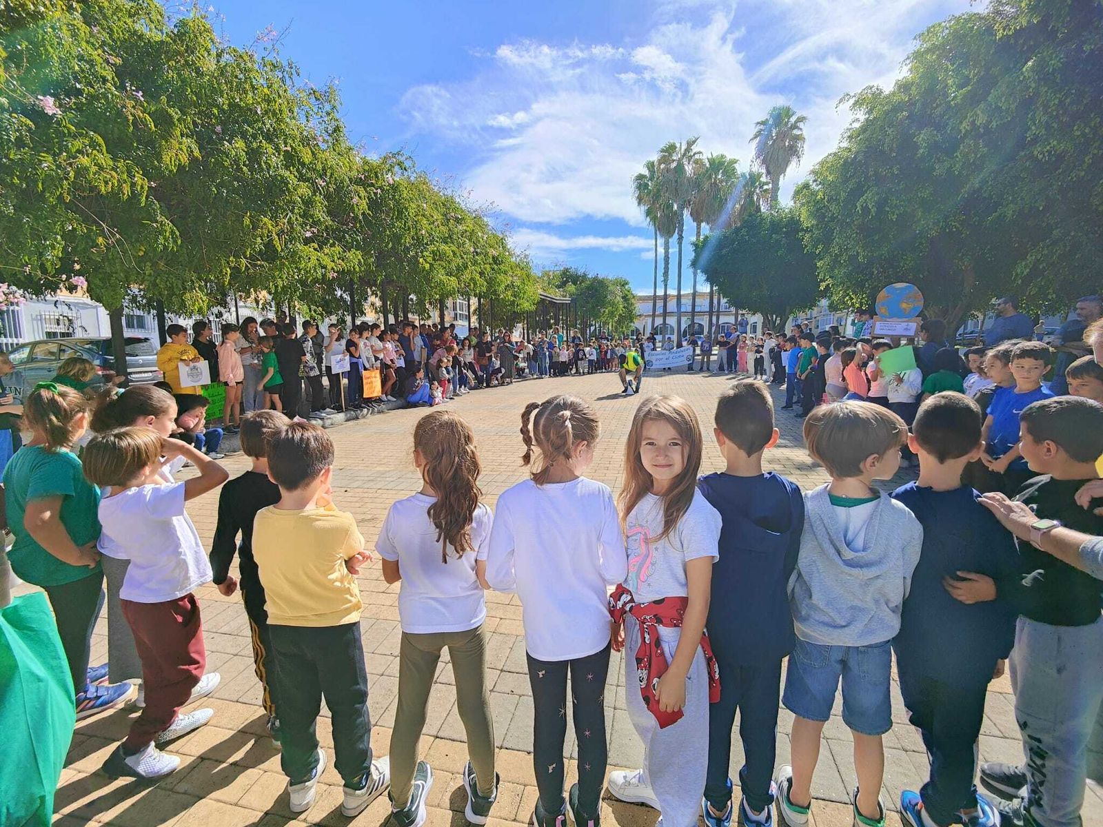 Concentración en su barrio del colegio San Ignacio por el Día contra el Cambio Climático.