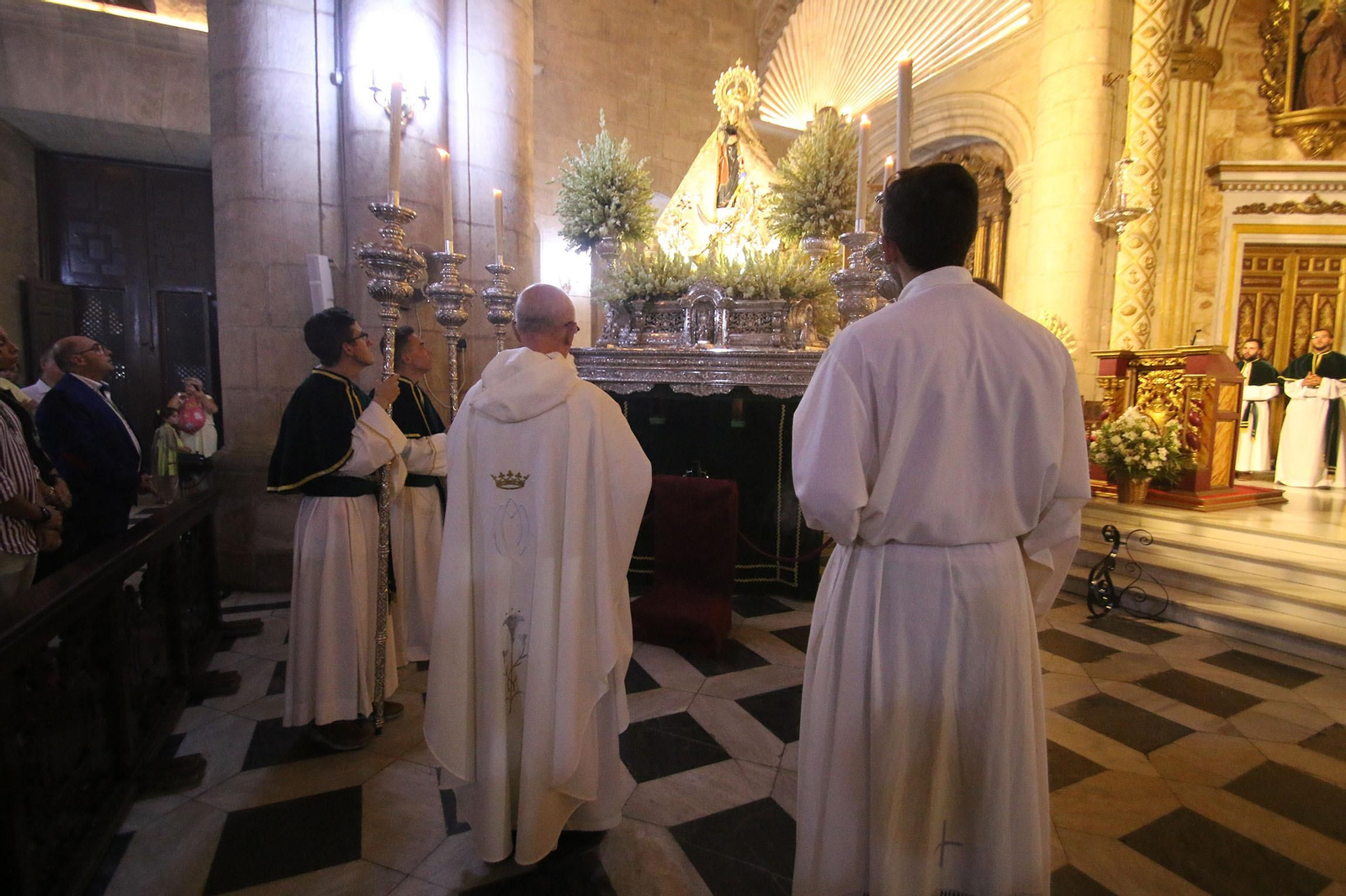 Fotogalería de la retirada de la Virgen del Mar para su restauración