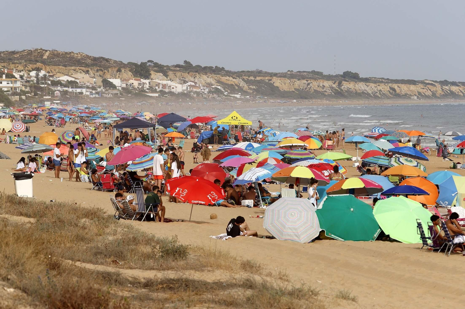 Ambiente en la playa de Mazagón en la tarde del martes, en imágenes