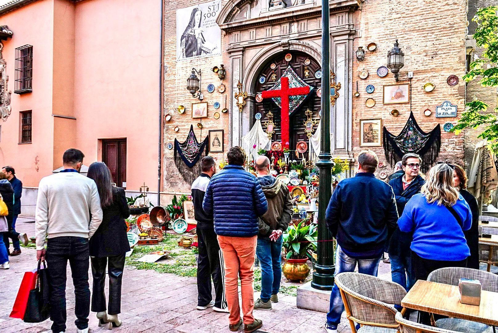 Granada ya vive las Cruces desde el día de antes: las mejores fotos