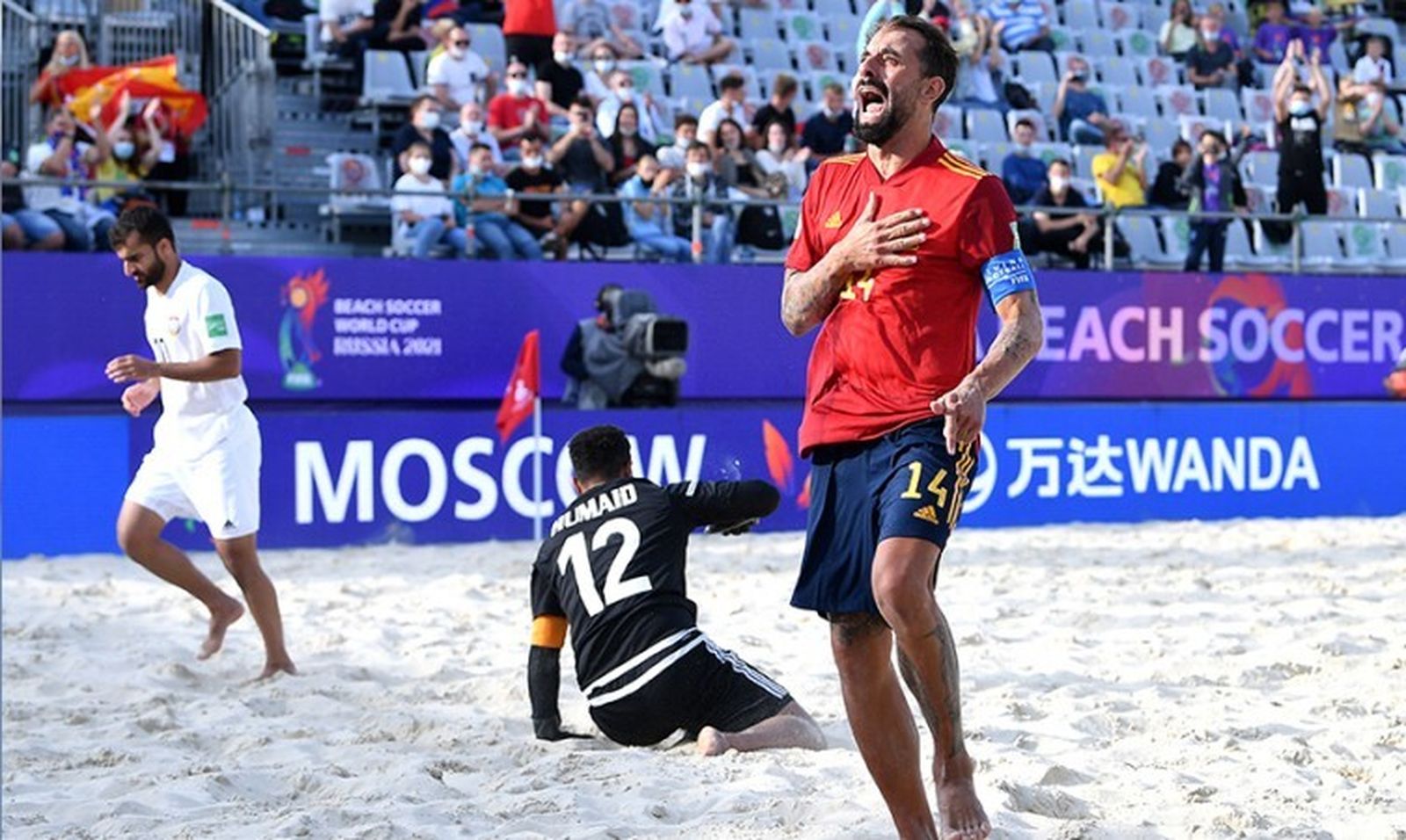 Gesto de euforia del gaditano Javi Torres tras anotar su gol de falta.