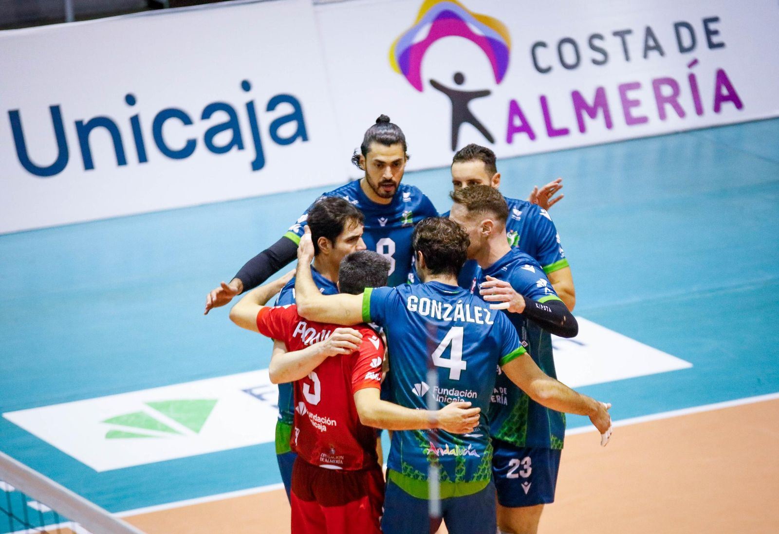 Las imágenes del Unicaja Costa de Almería-Leleman Conqueridor, primer partido del play off por el título de Superliga en Almería