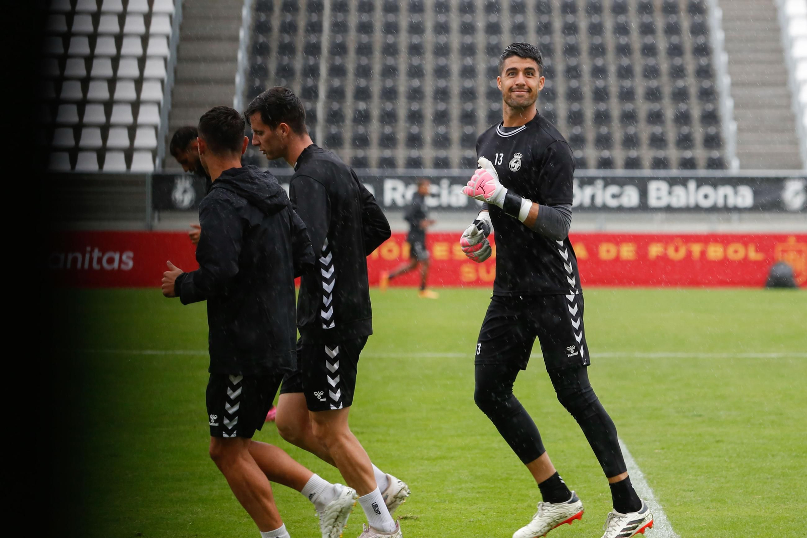 Las fotos del primer entrenamiento de Javi Moreno al frente de la Balona en La Línea
