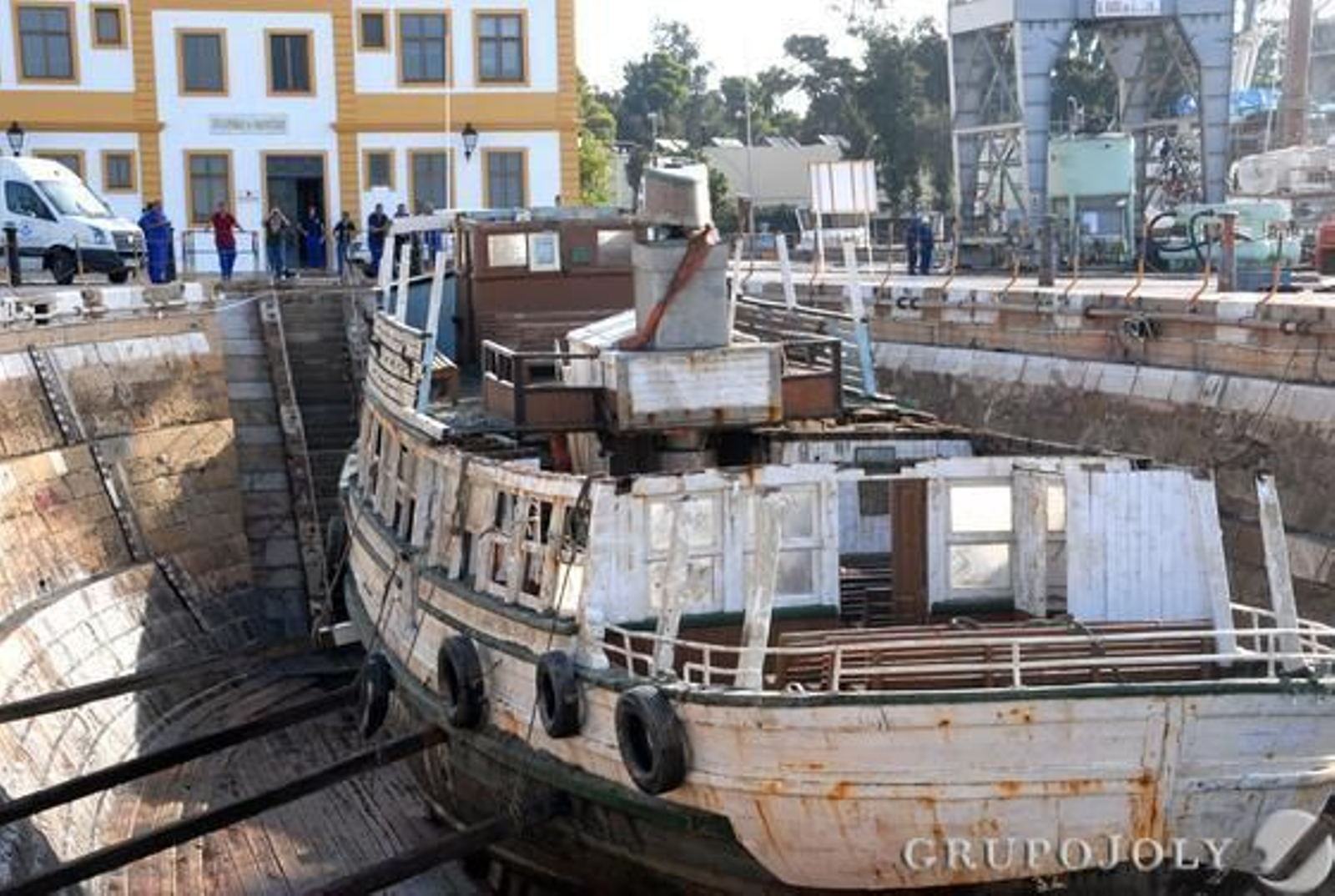 El Vaporcito se encuentra ya en el dique seco de los astilleros de San Fernando a la espera de una decisión sobre su futuro.

Foto: Elias Pimentel
