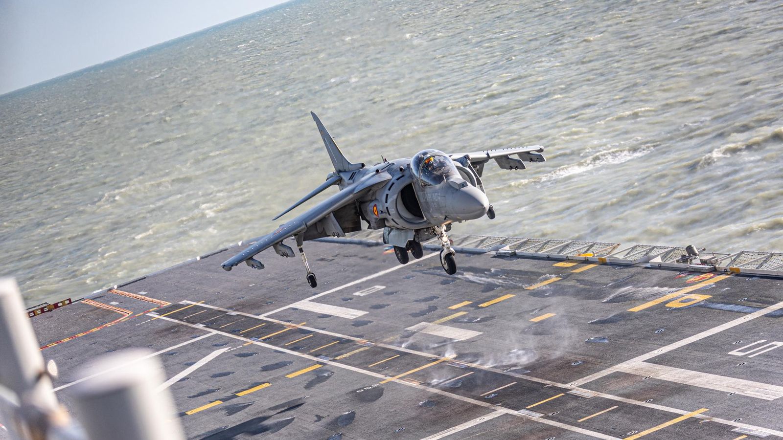 Harrier AV8B+ en el portaeronaves Juan Carlos I Harrier AV8B+ en el portaeronaves Juan Carlos I
