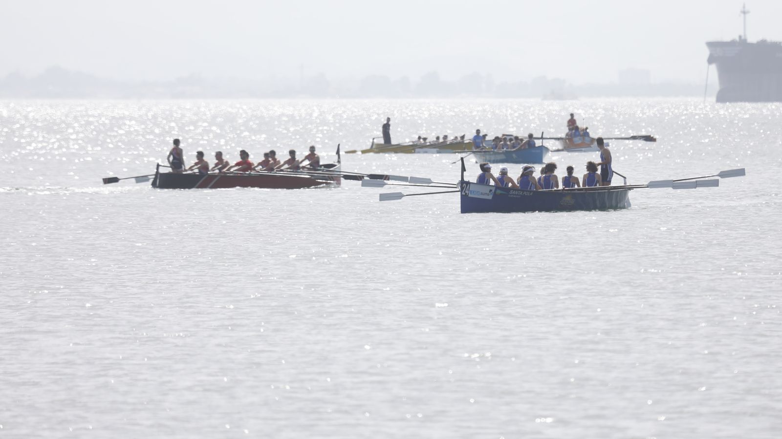 Las fotos de la primera jornada del Campeonato de España de remo en banco fijo LLaut de La Línea