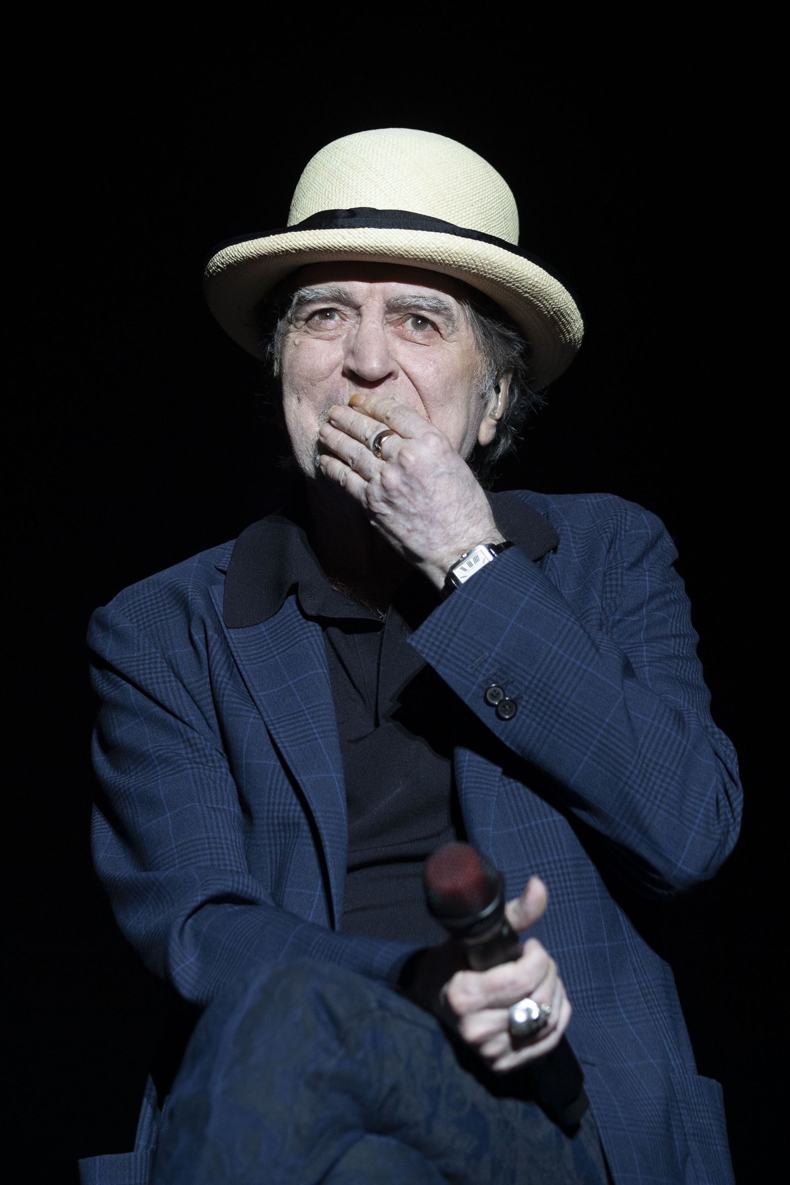 Granada se rinde a los pies de Joaquín Sabina 'con todo pronóstico'