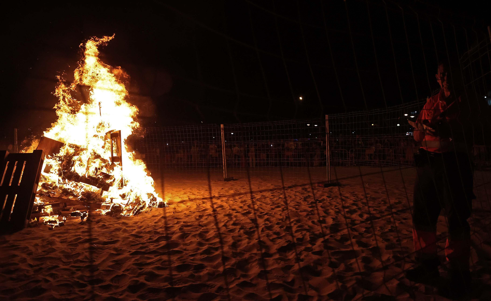 Fotos de la noche de San Juan en la playa de Getares