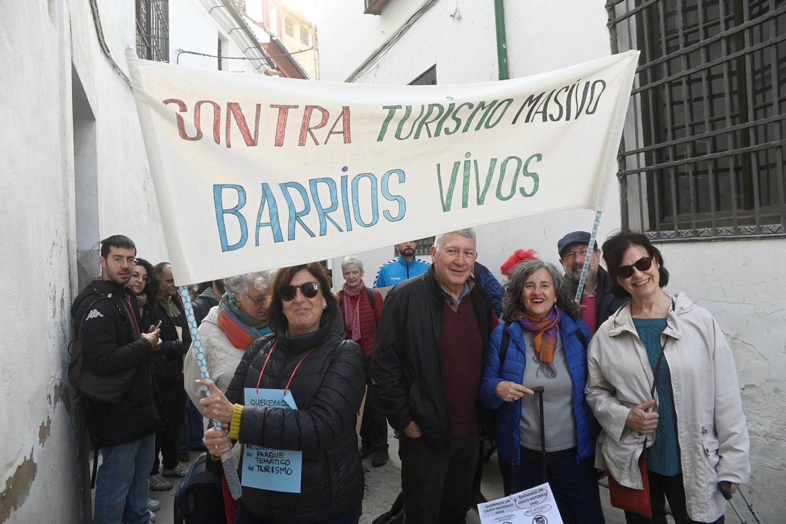 El  'free tour' reivindicativo de los vecinos del Casco Histórico de Córdoba contra el turismo masivo, en imágenes