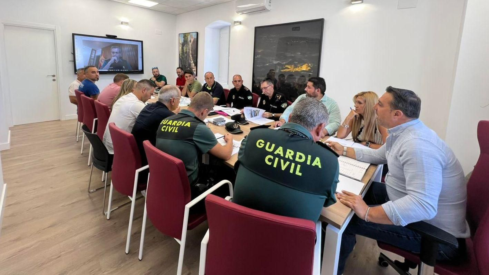 El alcalde Mario Casillas preside la reunión de coordinación  para los eventos de septiembre.